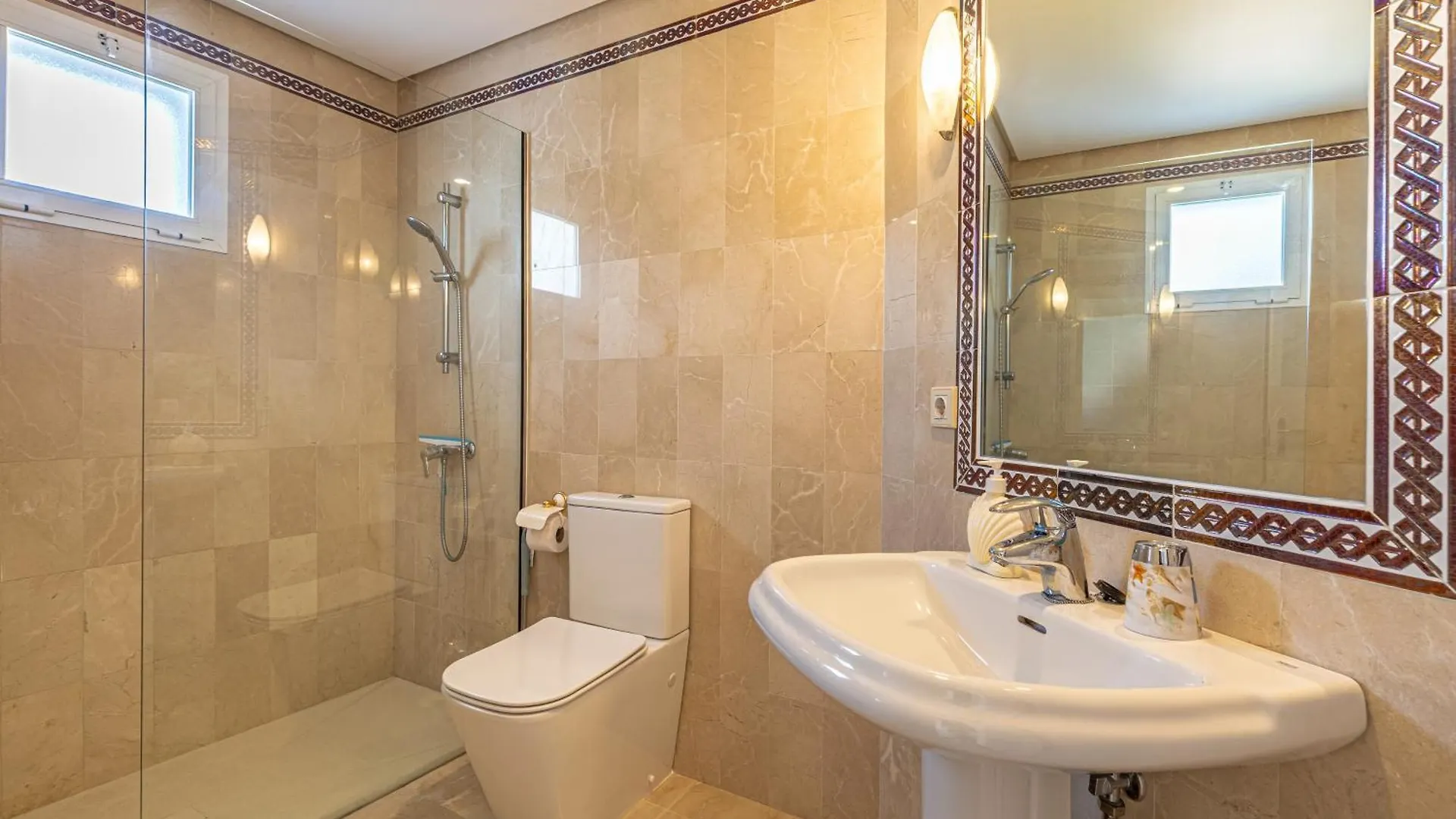 Firstline Beach-Amazing Seaview - Estepona-La Duquesa Bahia de Casares 0*,  Espagne